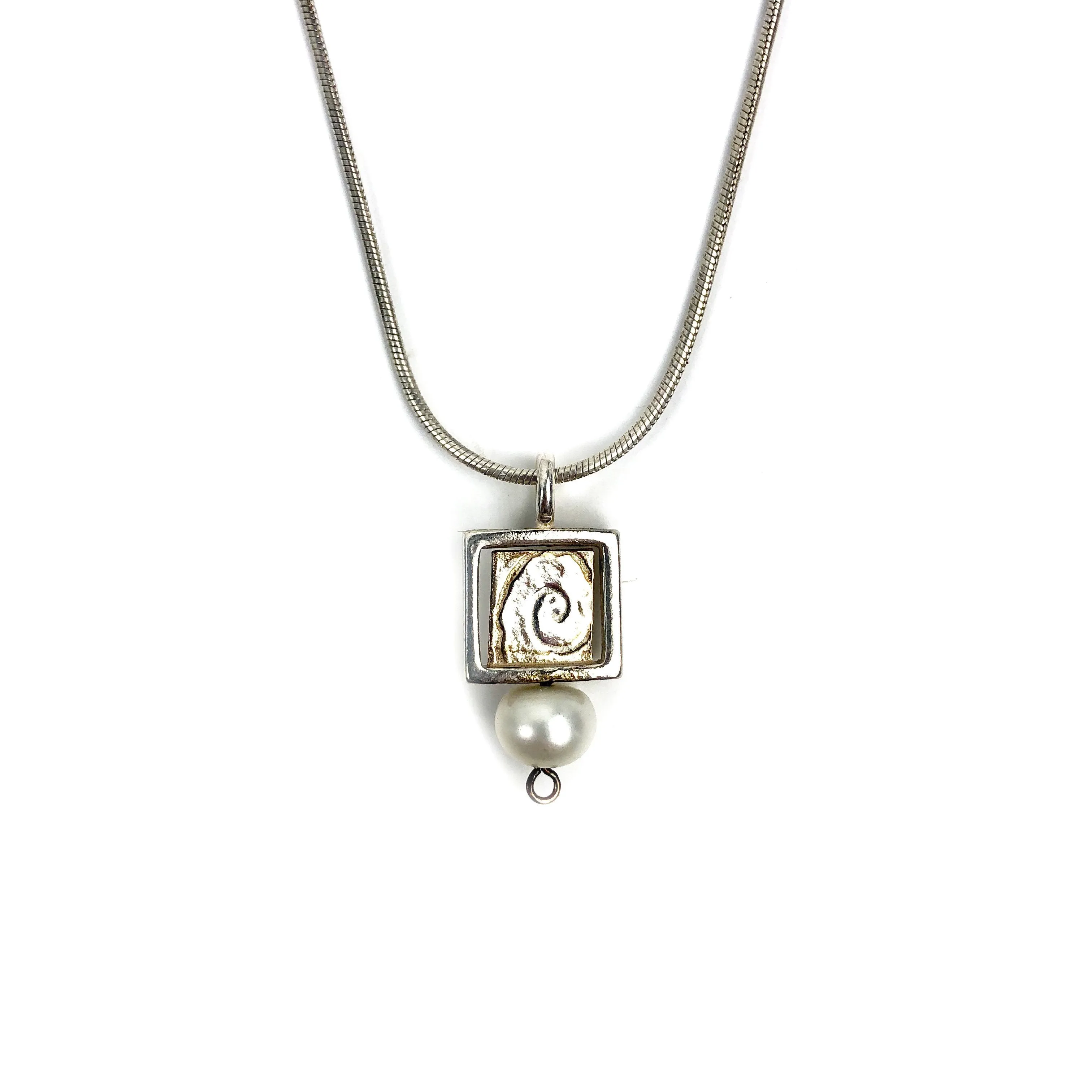 Donna D’Aquino Necklace: Pendant With Pearl