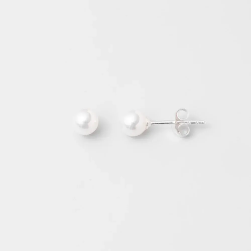 Fejn Pearl Stud Earrings